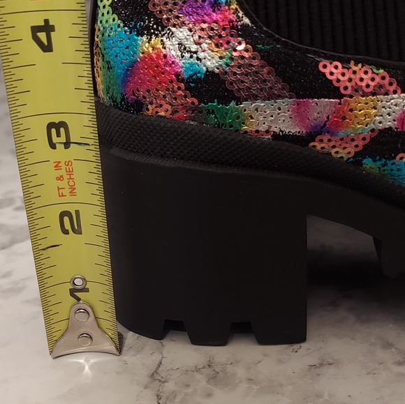 🆕️brand new Betsey Johnson rowann sequin metallic Chelsea boots - Picture 8 of 9